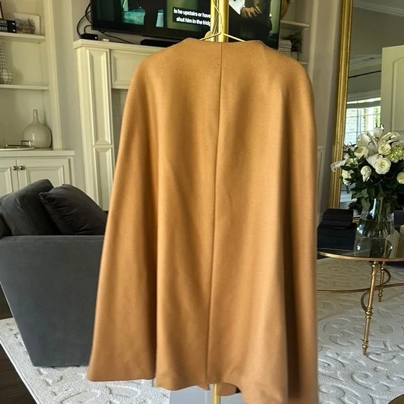 Zara Tan Cape with Elegant Toggle - Picture 3 of 3